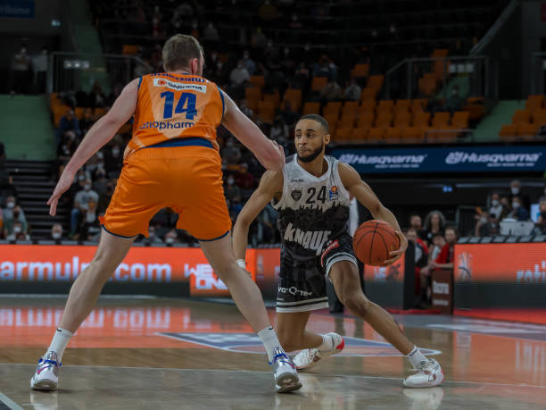 年轻球员与 年轻球员与